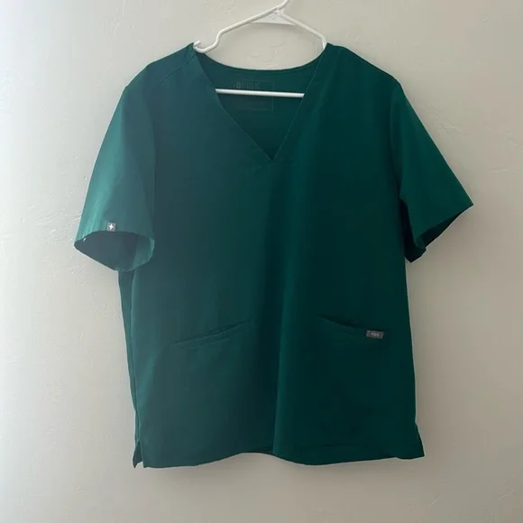 FIGS Casma Three Pocket Scrub Top in Hunter Green - Picture 3 of 7